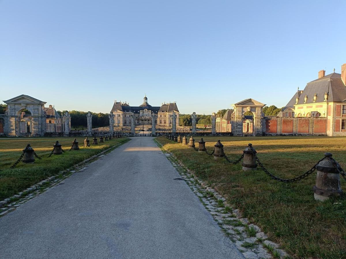 Vila Mettez Vous Au Vert Pres Du Chateau De Vaux Le Vicomte En Sous Sol Semi Enterre Maincy Exteriér fotografie